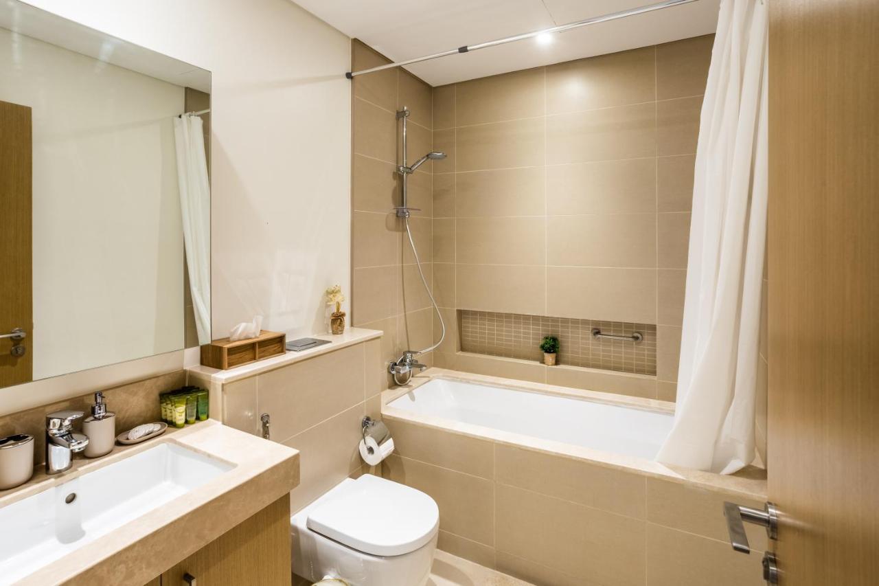 Waves Holiday Home - Waterfront Apartment With Breathtaking Sea Views Dubaj Zewnętrze zdjęcie