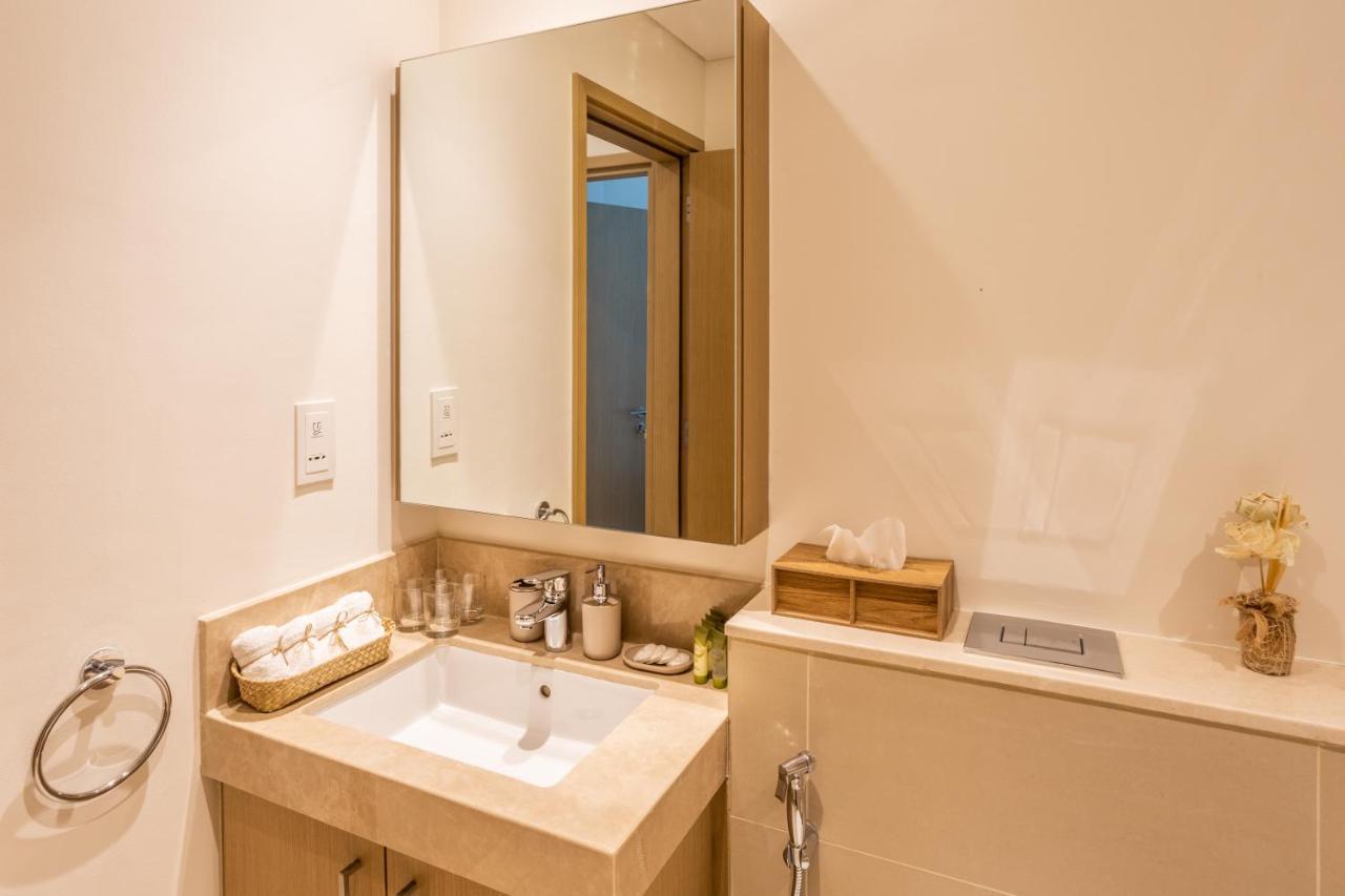 Waves Holiday Home - Waterfront Apartment With Breathtaking Sea Views Dubaj Zewnętrze zdjęcie
